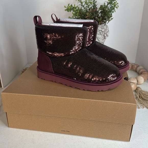 UGG GRAPE CLASSIC MINI MIRROR BALL SEQUIN ANKLE BOOTS, WOMEN US 6 - Picture 10 of 10